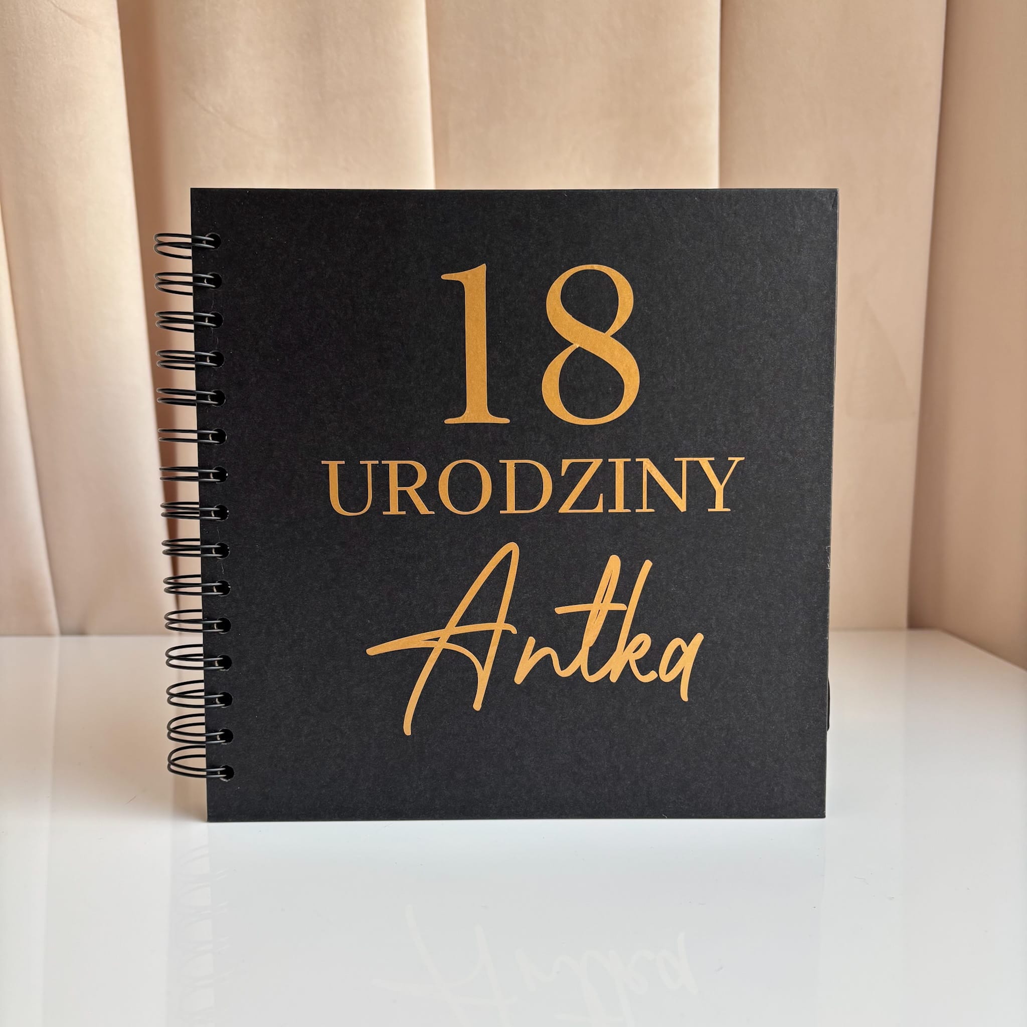 Księga gości na osiemnaste urodziny - K19