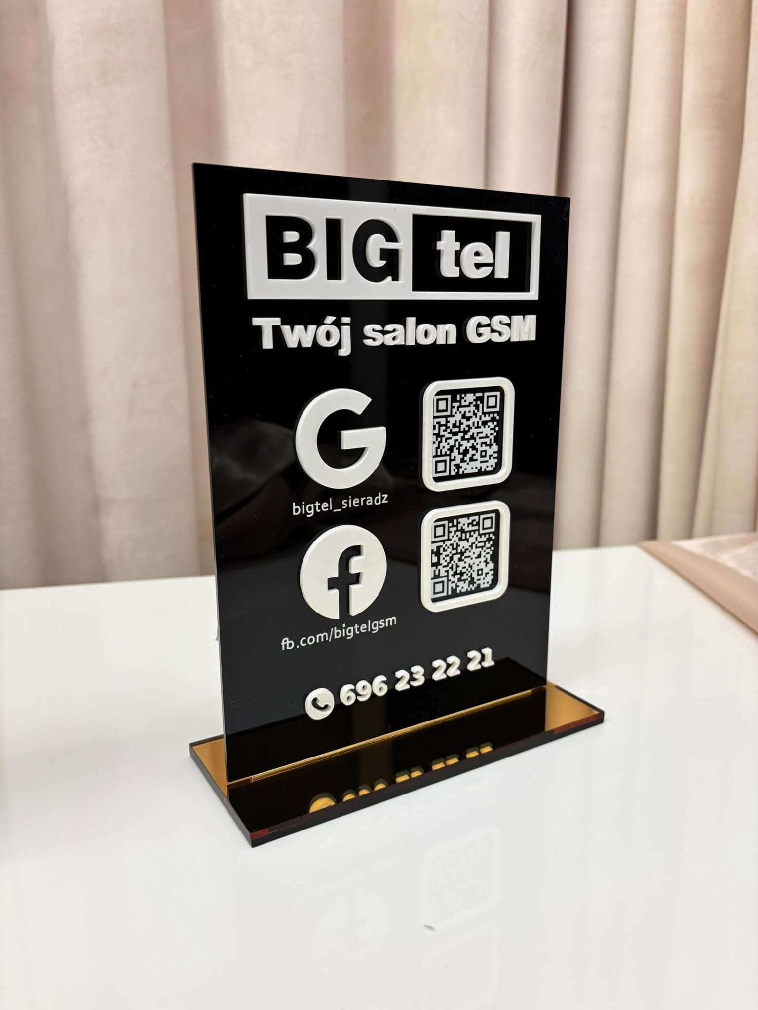 Tabliczka firmowa / stand z kodem QR – personalizowany